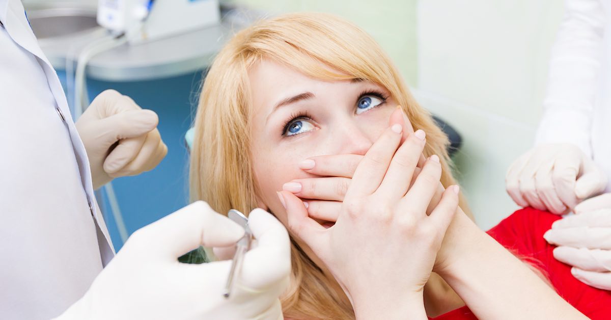 Inserire un impianto dentale fa male? | Studio dentistico a Bellusco e Gaggiano